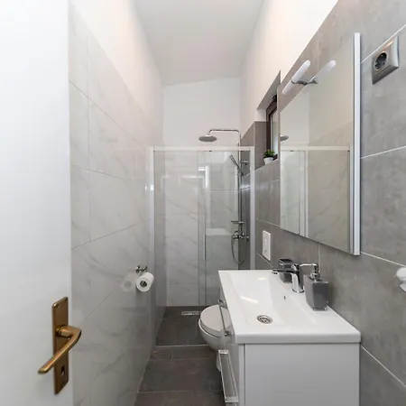 Family 2026 Ryanair's 10 * Задар